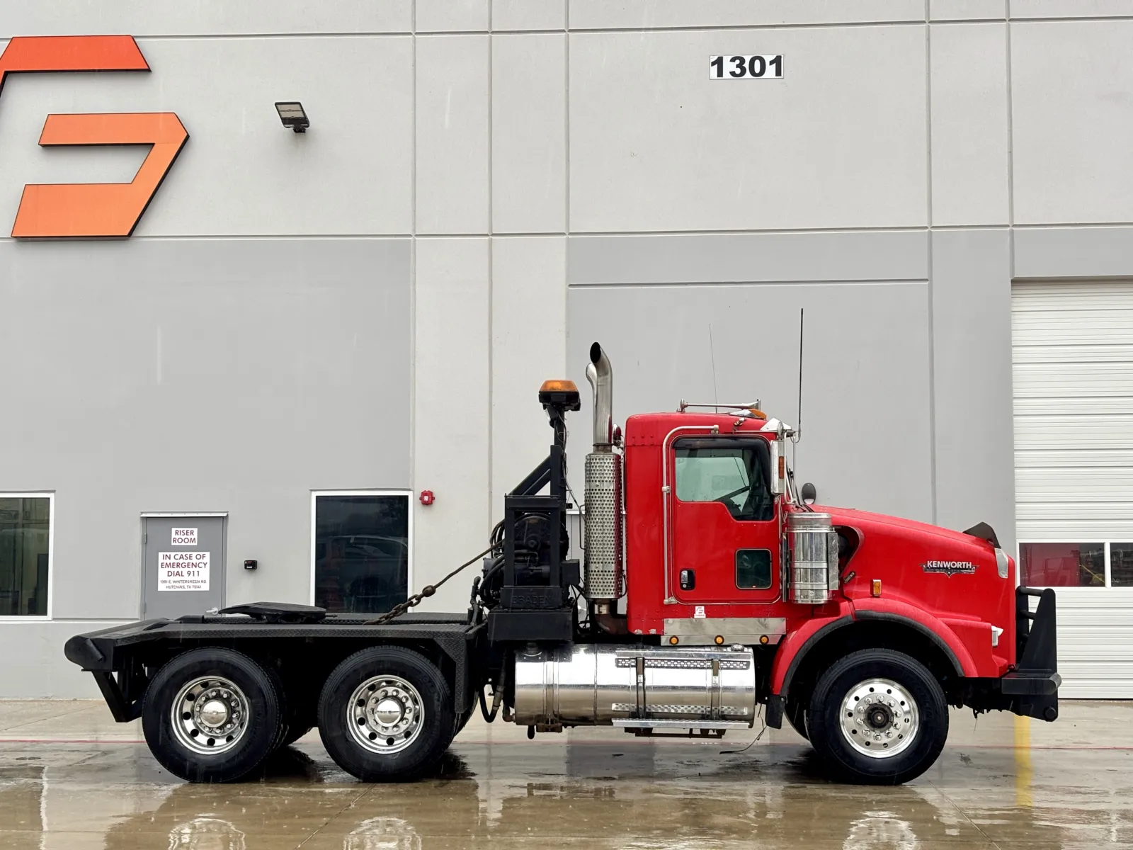 2004 Kenworth T800 - image 3