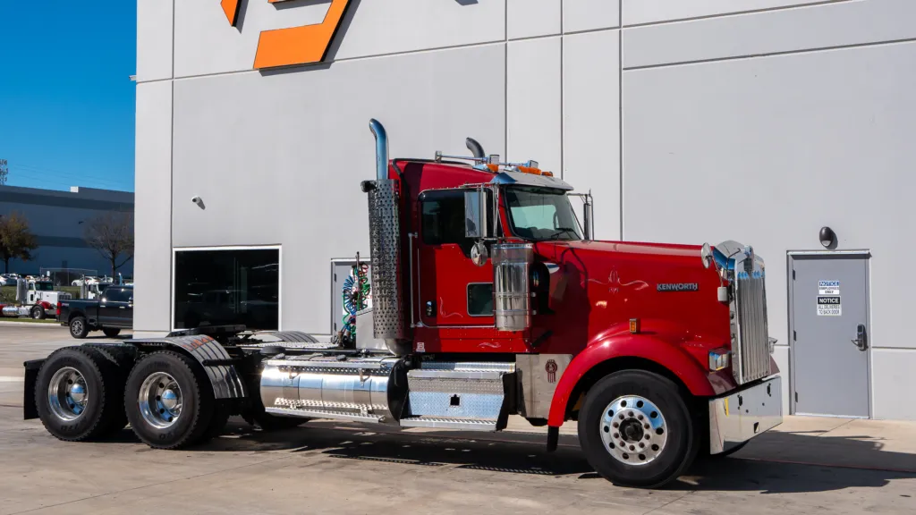 2017 KENWORTH W900 for sale in Hutchins, TX