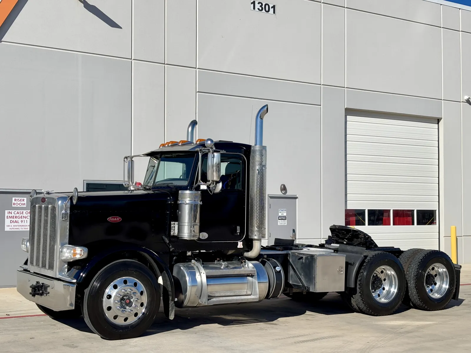 2018 Peterbilt 389 - image 2