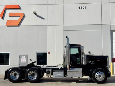 Another view of 2018 PETERBILT 389 for sale in Hutchins, TX at Forge Truck Centers - Texas