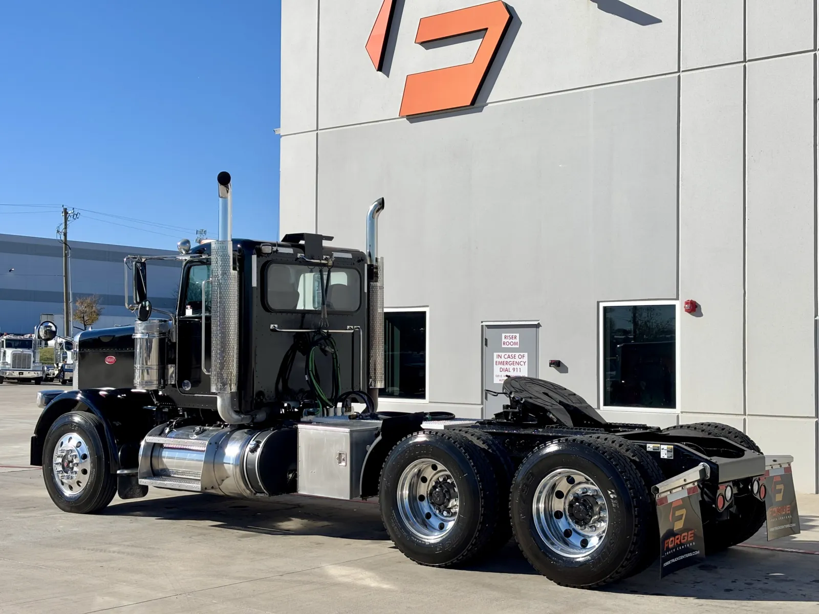 2018 Peterbilt 389 - image 6