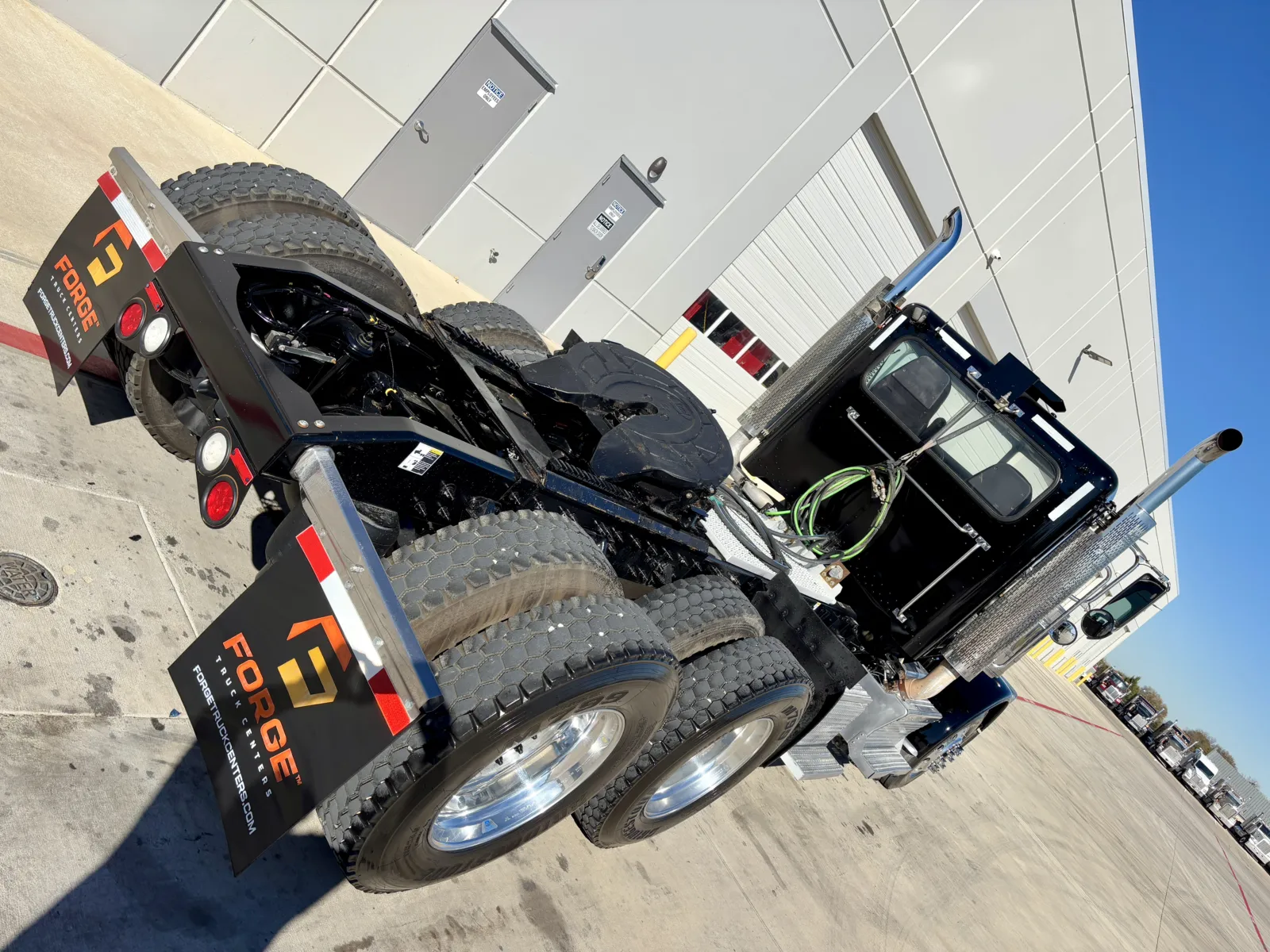 2018 Peterbilt 389 - image 11