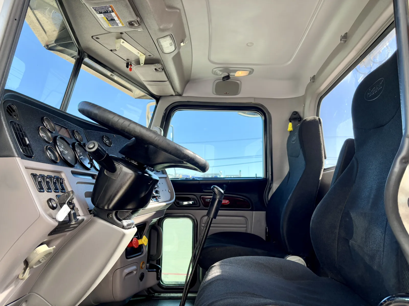 2018 Peterbilt 389 - image 14