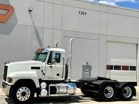 Photos of 2019 MACK PINNACLE 64T for sale in Hutchins, TX at Forge Truck Centers - Texas