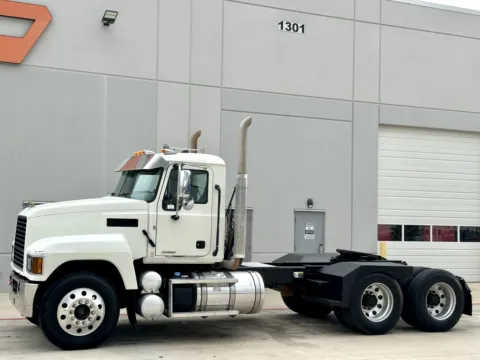 Photos of 2019 MACK PINNACLE 64T for sale in Hutchins, TX at Forge Truck Centers - Texas