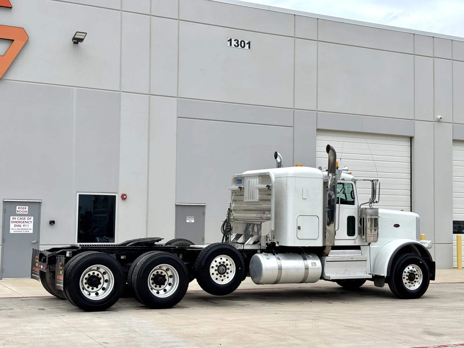 2021 Peterbilt 389 - image 5