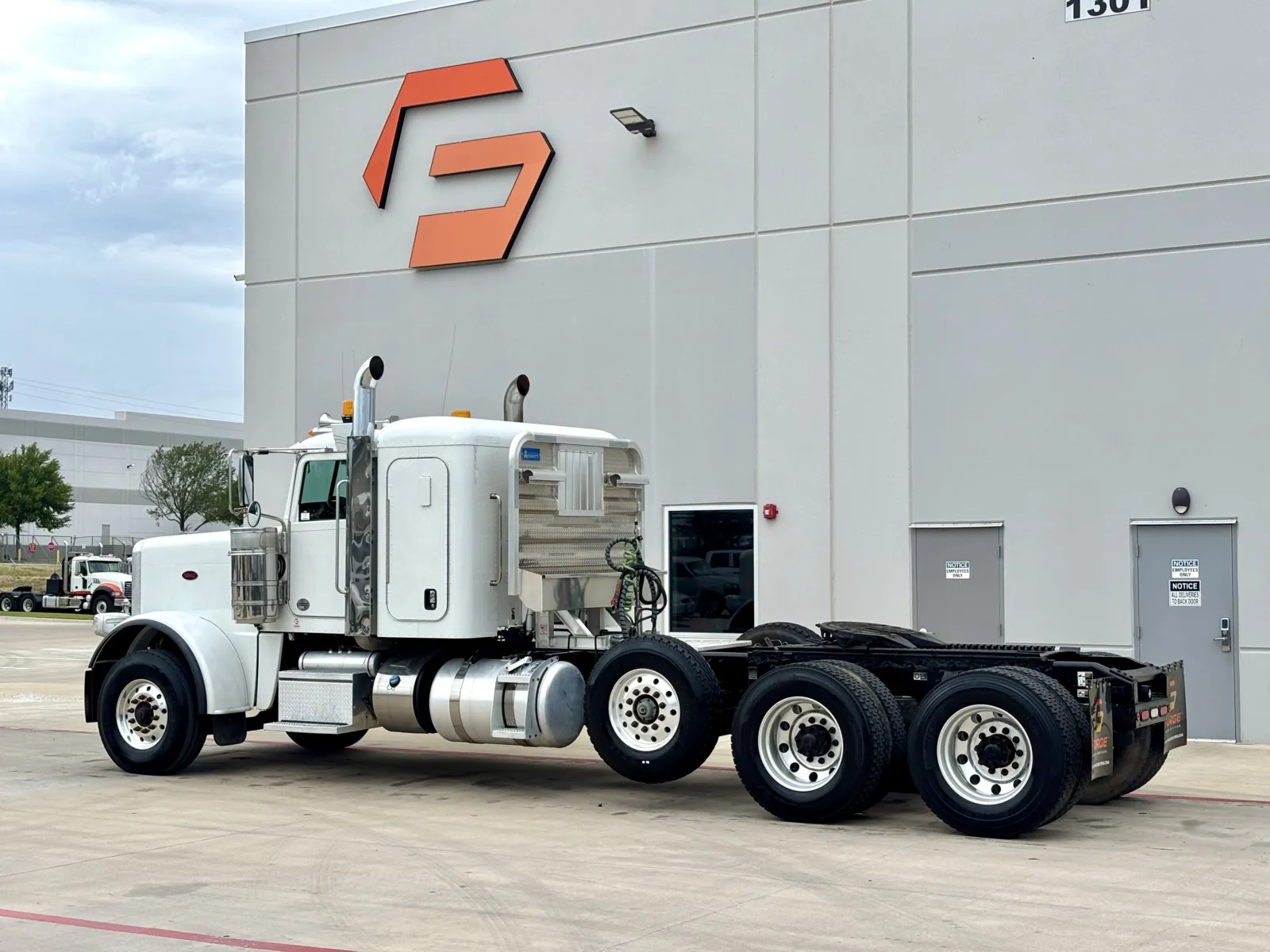 2021 Peterbilt 389 - image 6
