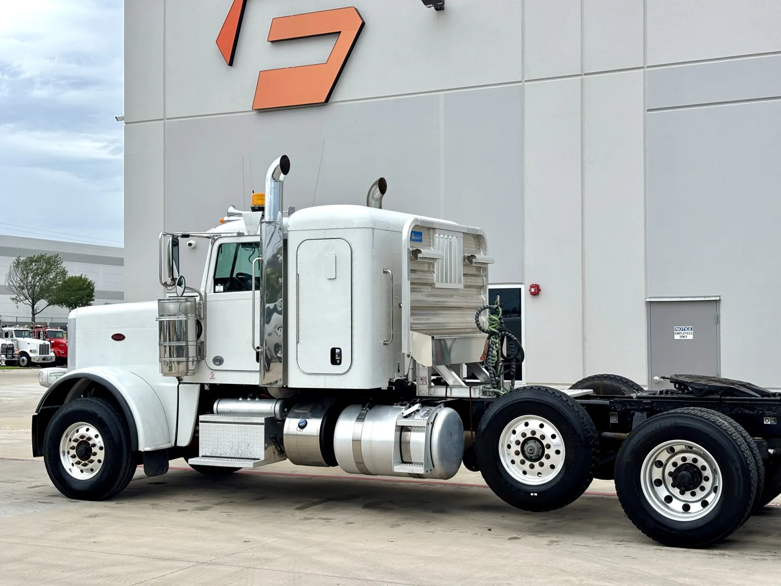 2021 Peterbilt 389 - image 7