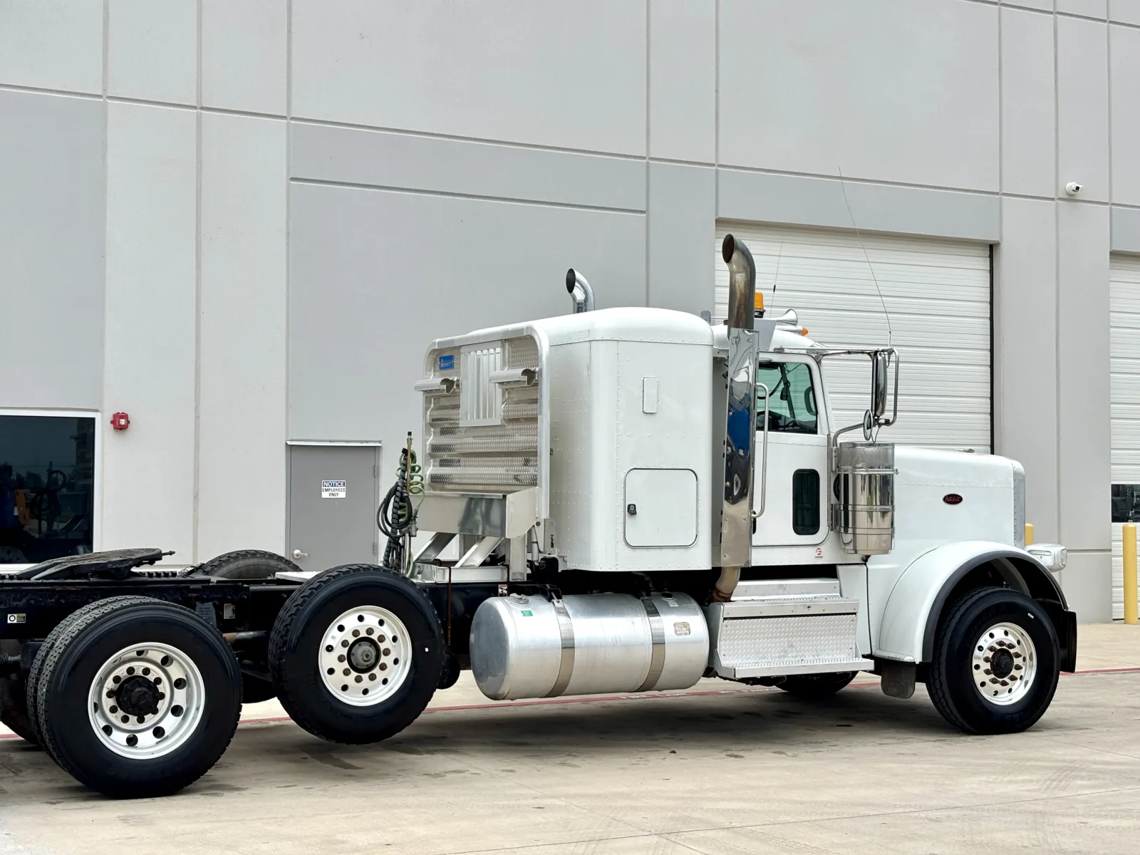 2021 Peterbilt 389 - image 8