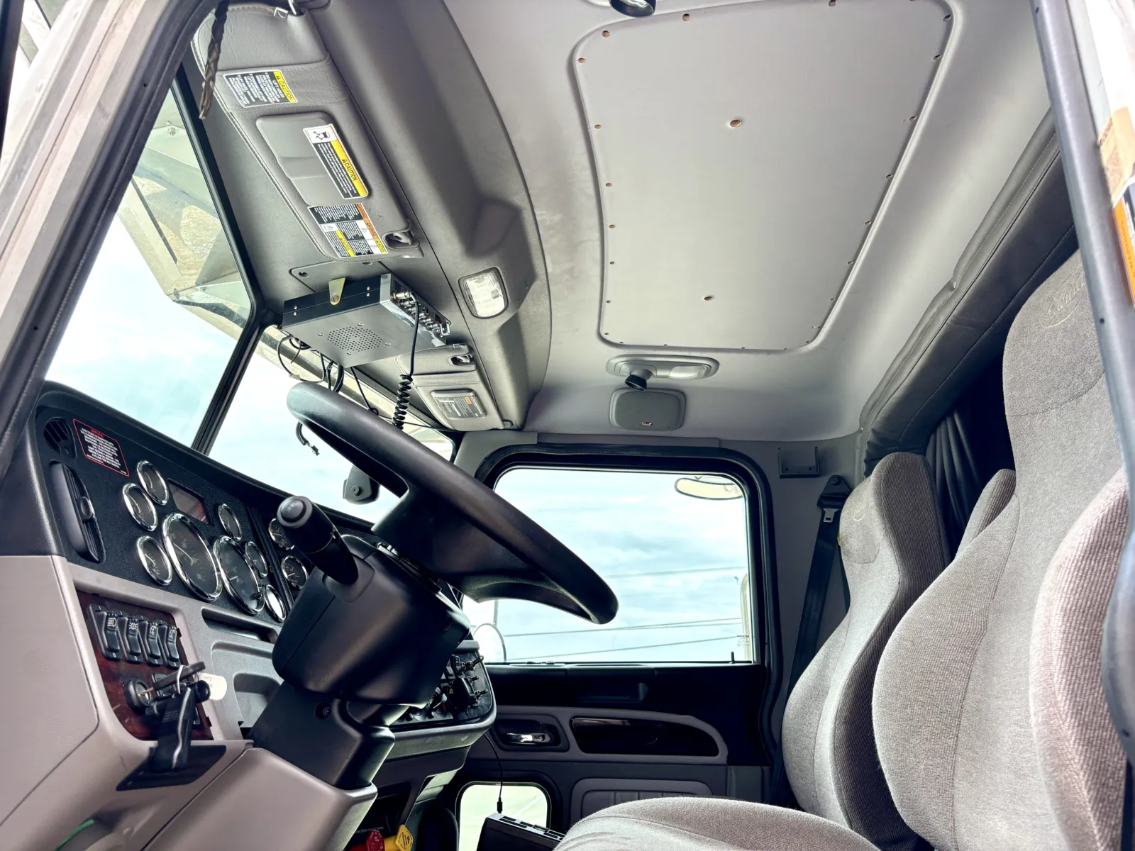 2021 Peterbilt 389 - image 14