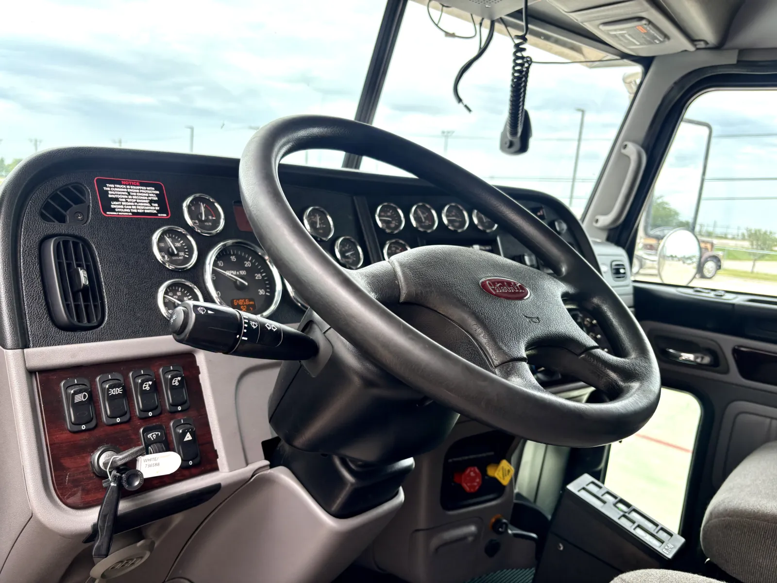 2021 Peterbilt 389 - image 15