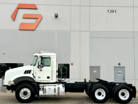 More photos of 2016 MACK GRANITE GU813 at Forge Truck Centers - Texas, TX
