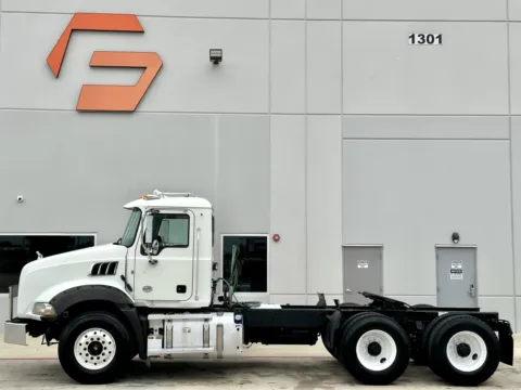 More photos of 2016 MACK GRANITE GU813 at Forge Truck Centers - Texas, TX