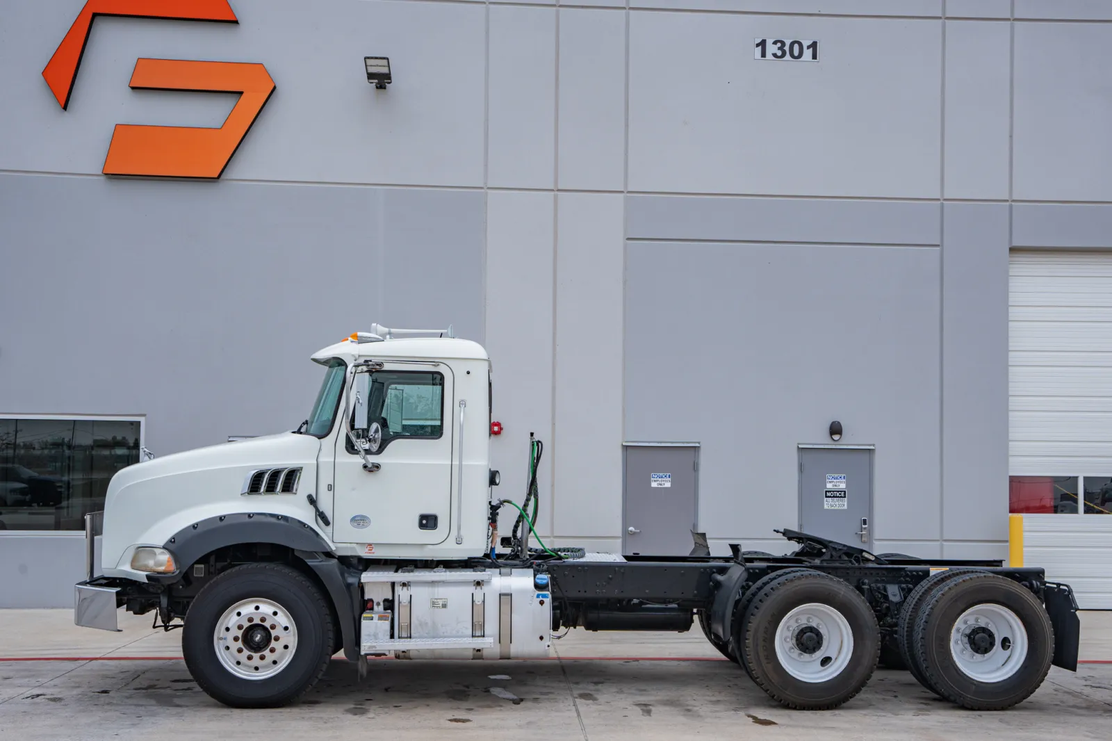 2016 Mack - image 4