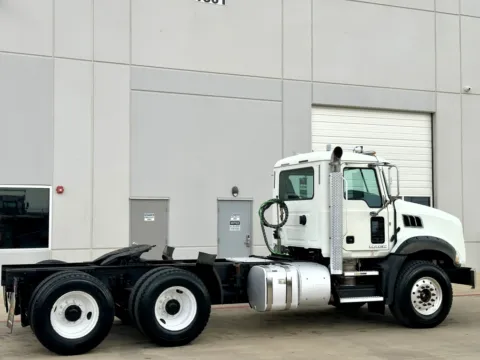 More photos of 2016 MACK GRANITE GU813 at Forge Truck Centers - Texas, TX