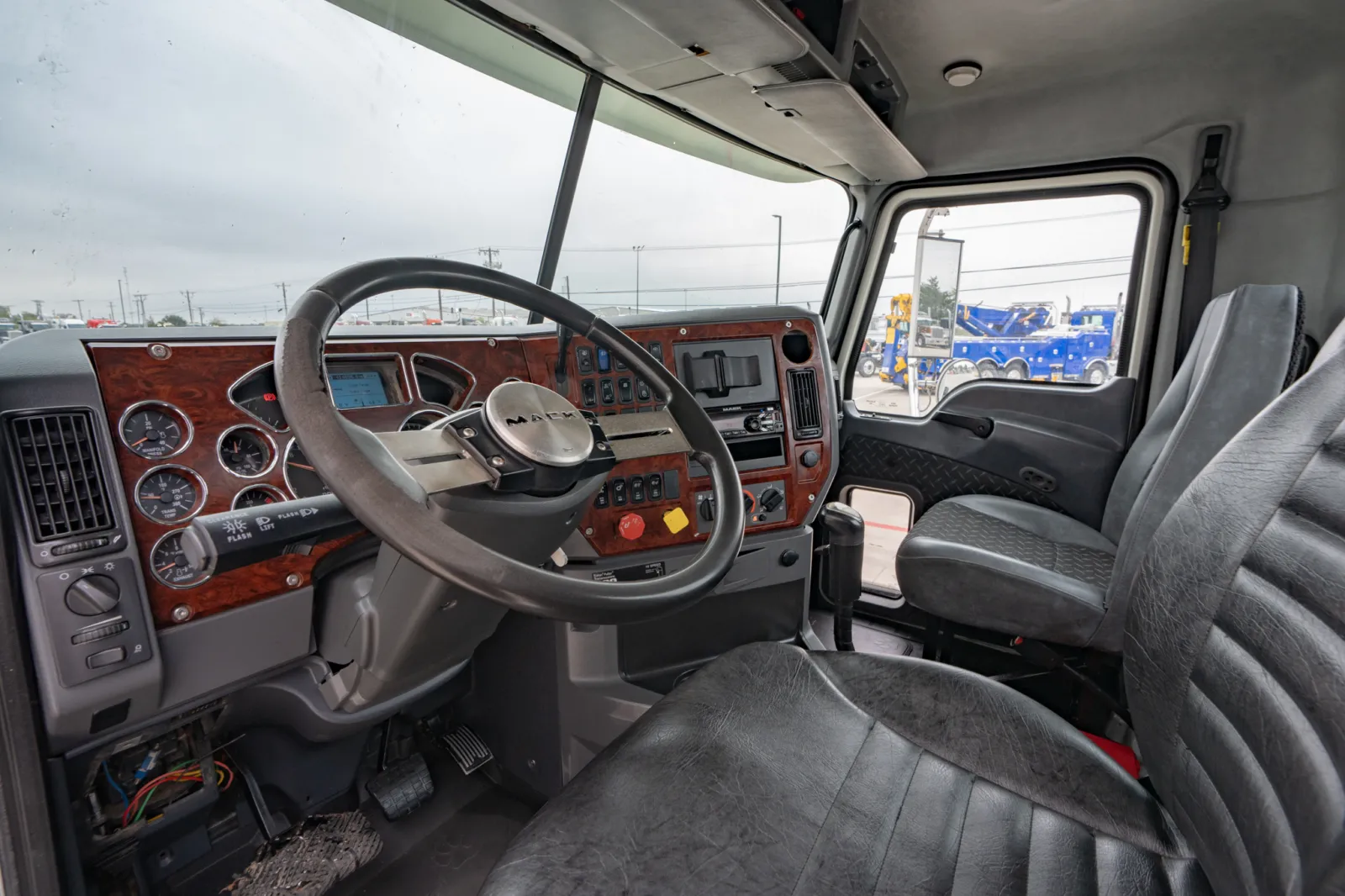 2016 Mack - image 15