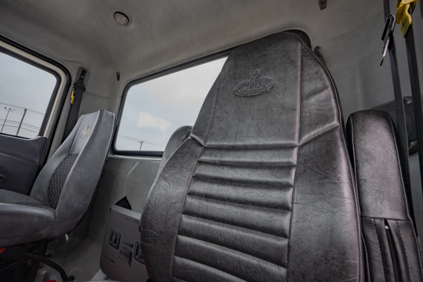 2016 Mack - image 20