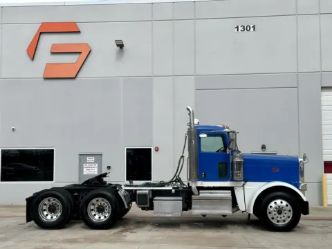 Another view of 2018 PETERBILT 389 for sale in Hutchins, TX at Forge Truck Centers - Texas