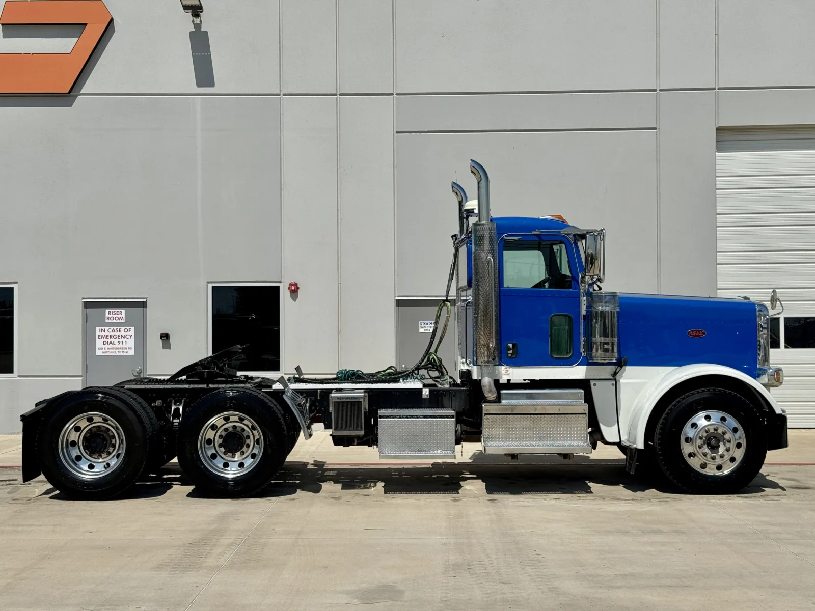 2018 Peterbilt 389 - image 3