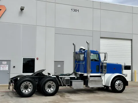 More photos of 2018 PETERBILT 389 at Forge Truck Centers - Texas, TX