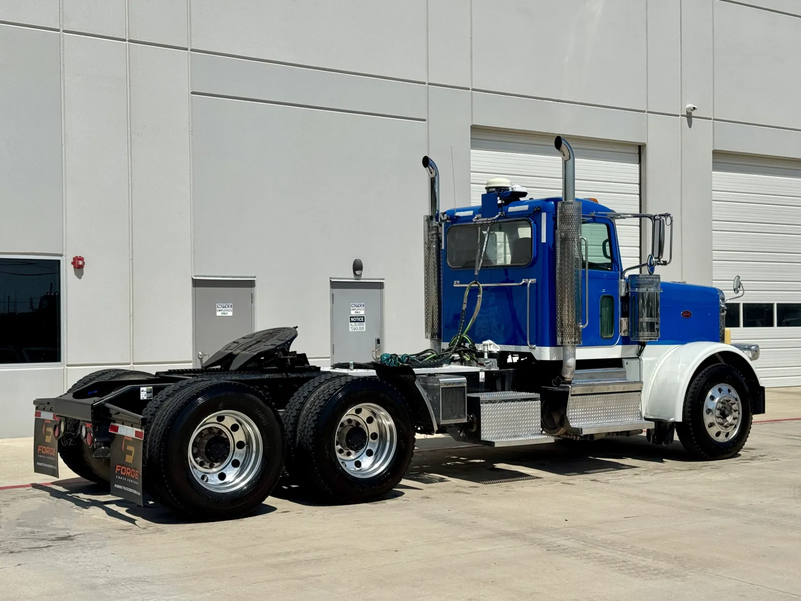2018 Peterbilt 389 - image 5