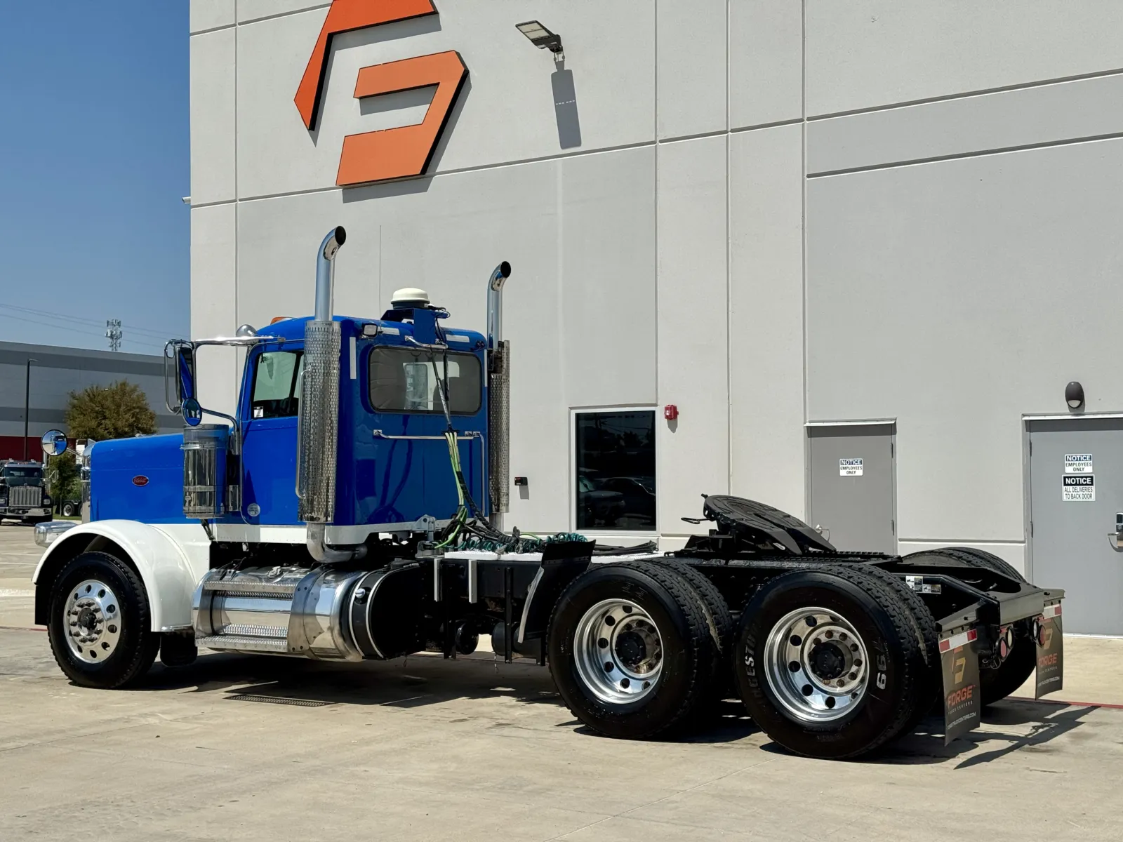 2018 Peterbilt 389 - image 6