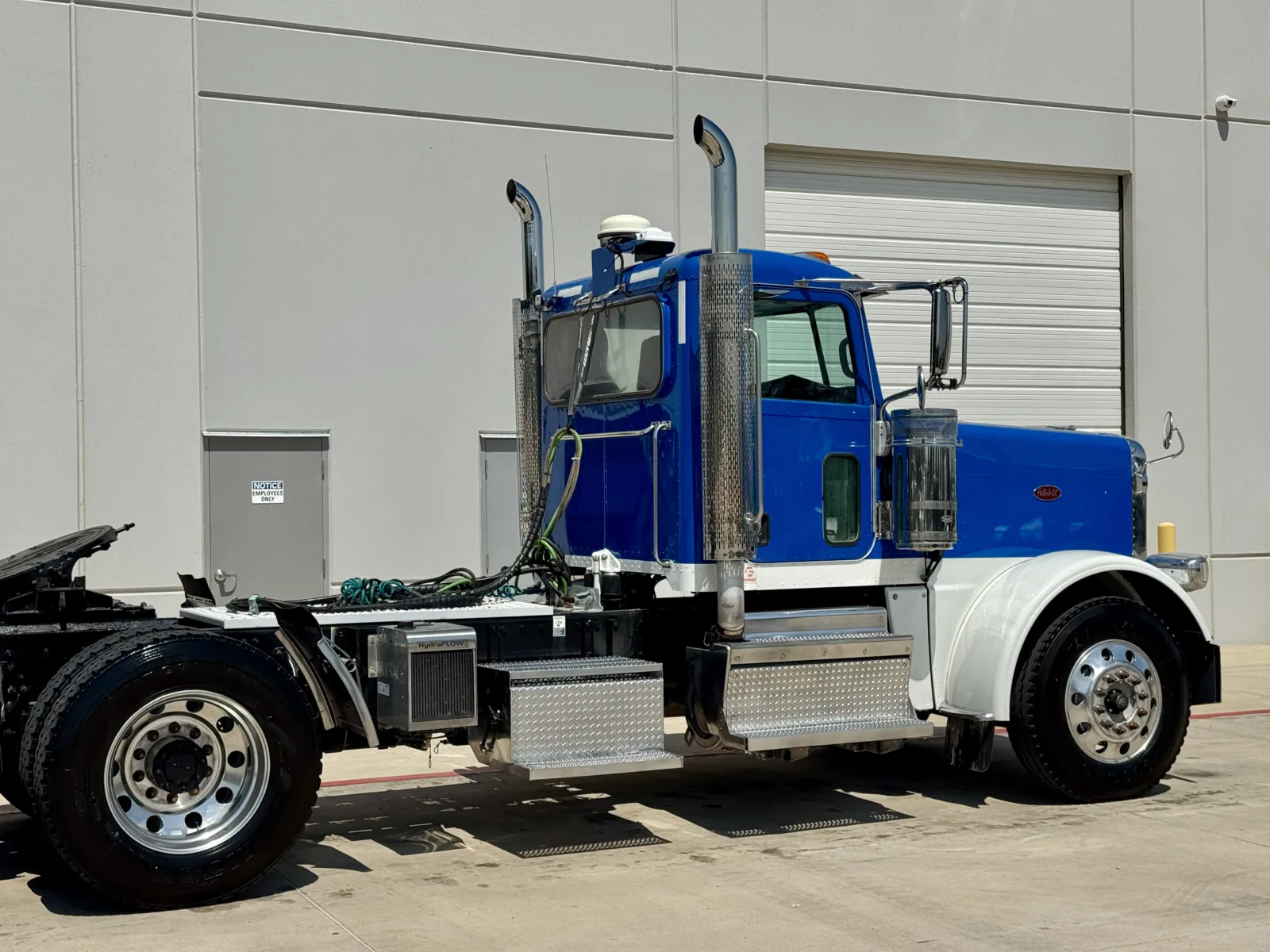 2018 Peterbilt 389 - image 7