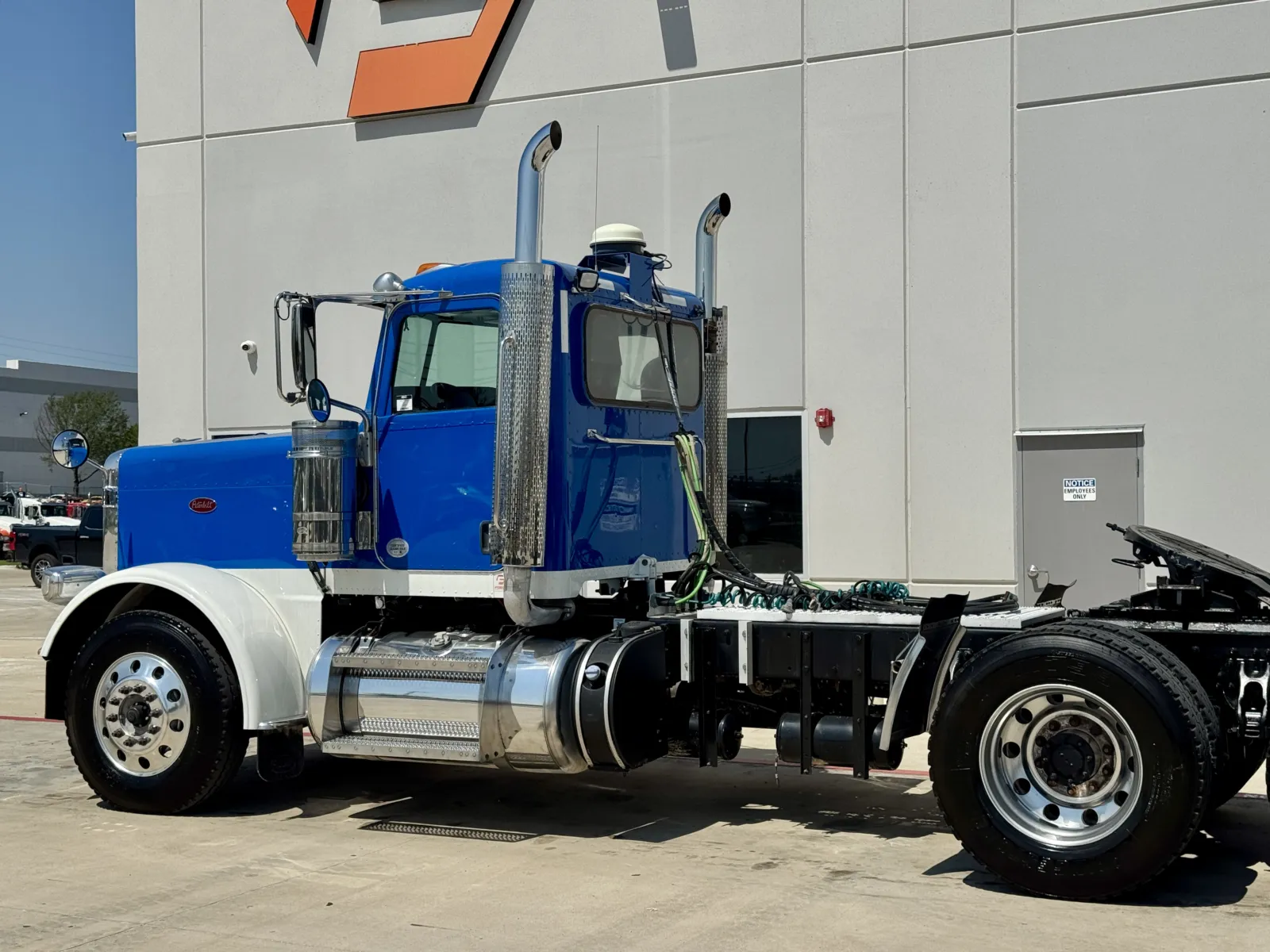 2018 Peterbilt 389 - image 8