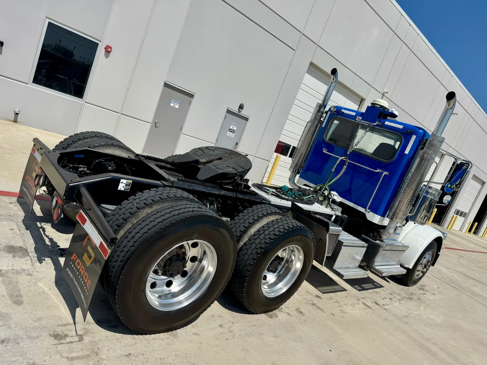2018 Peterbilt 389 - image 11