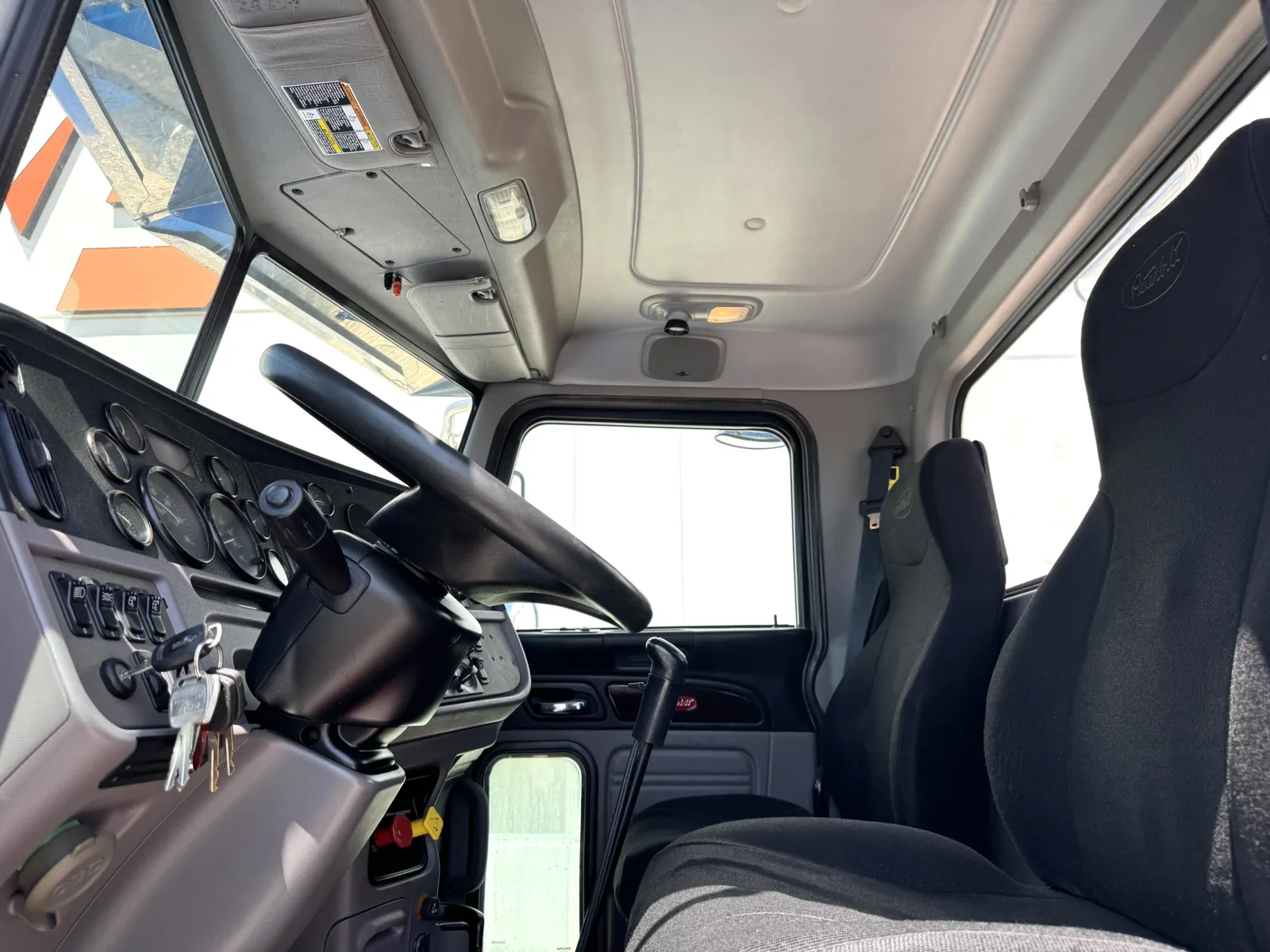 2018 Peterbilt 389 - image 14