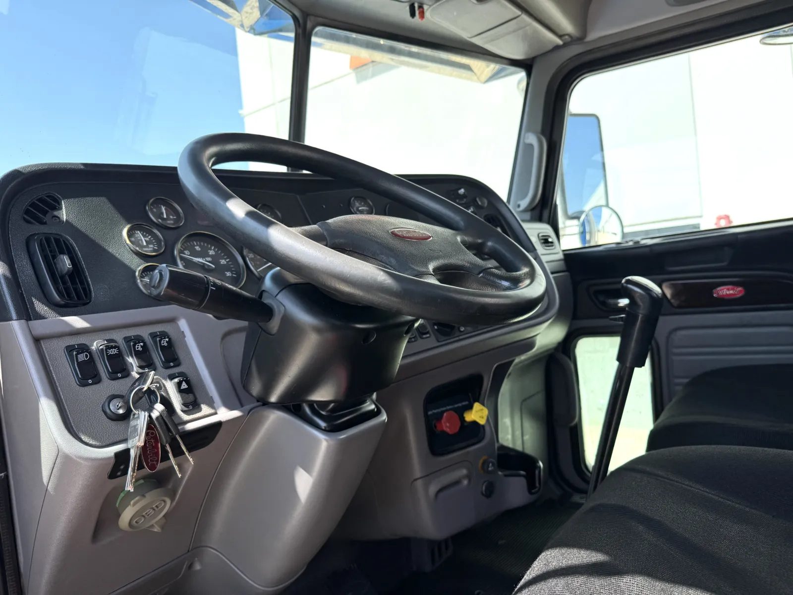2018 Peterbilt 389 - image 15