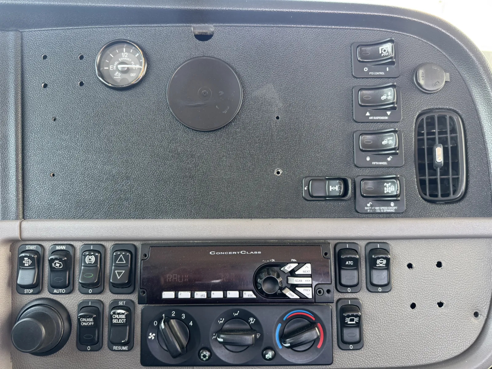 2018 Peterbilt 389 - image 18