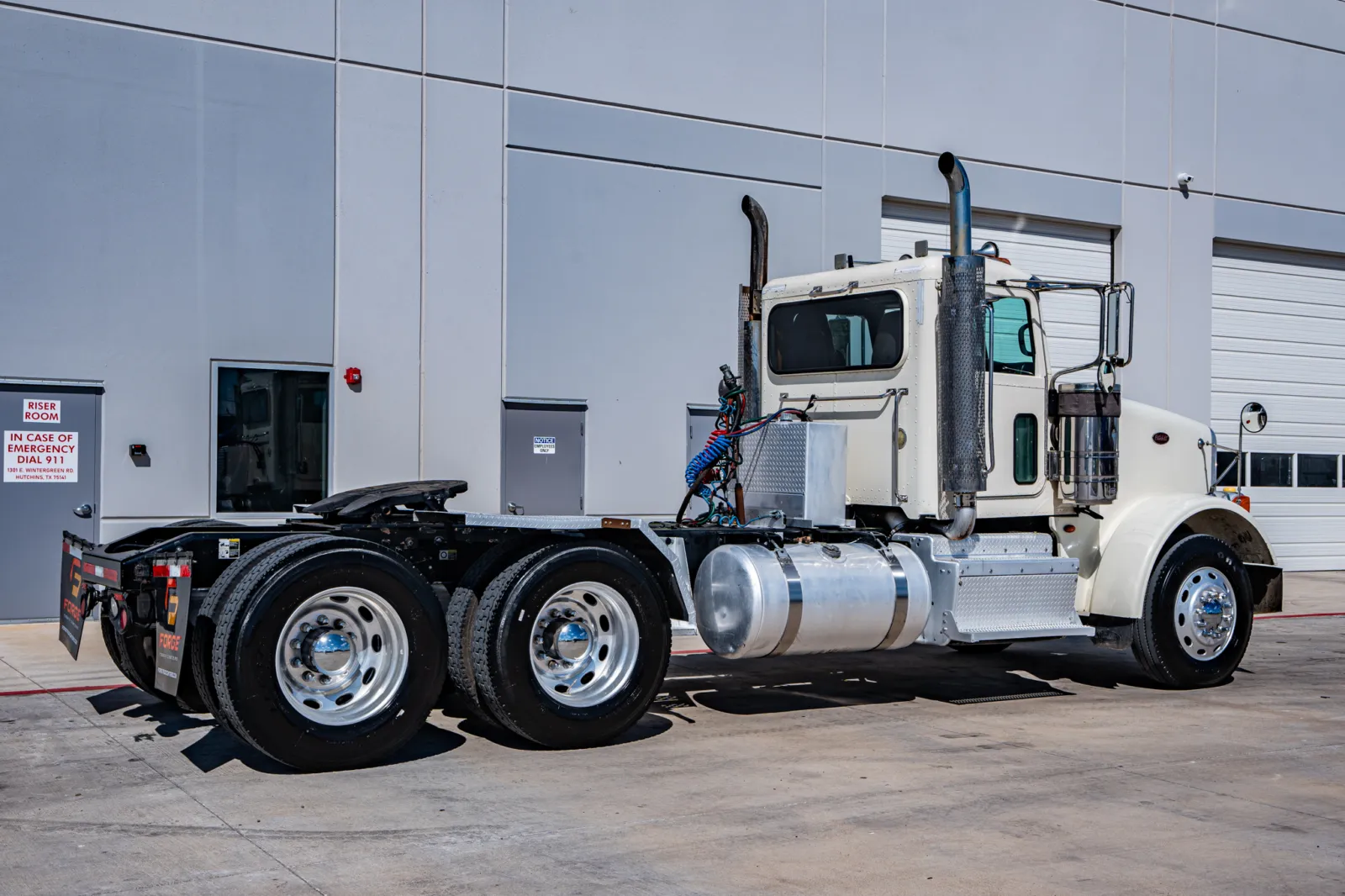 2012 Peterbilt - image 5