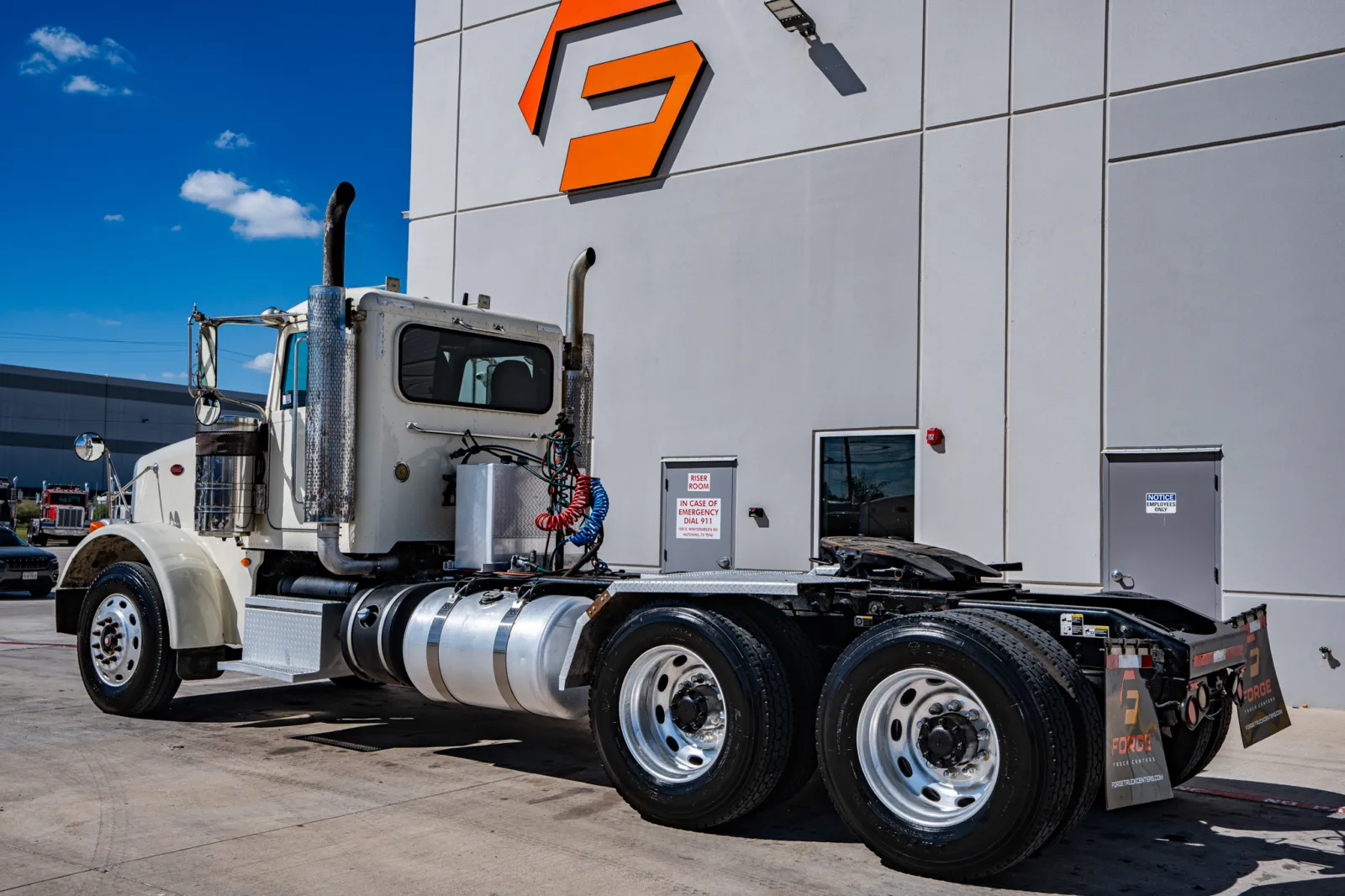 2012 Peterbilt - image 6