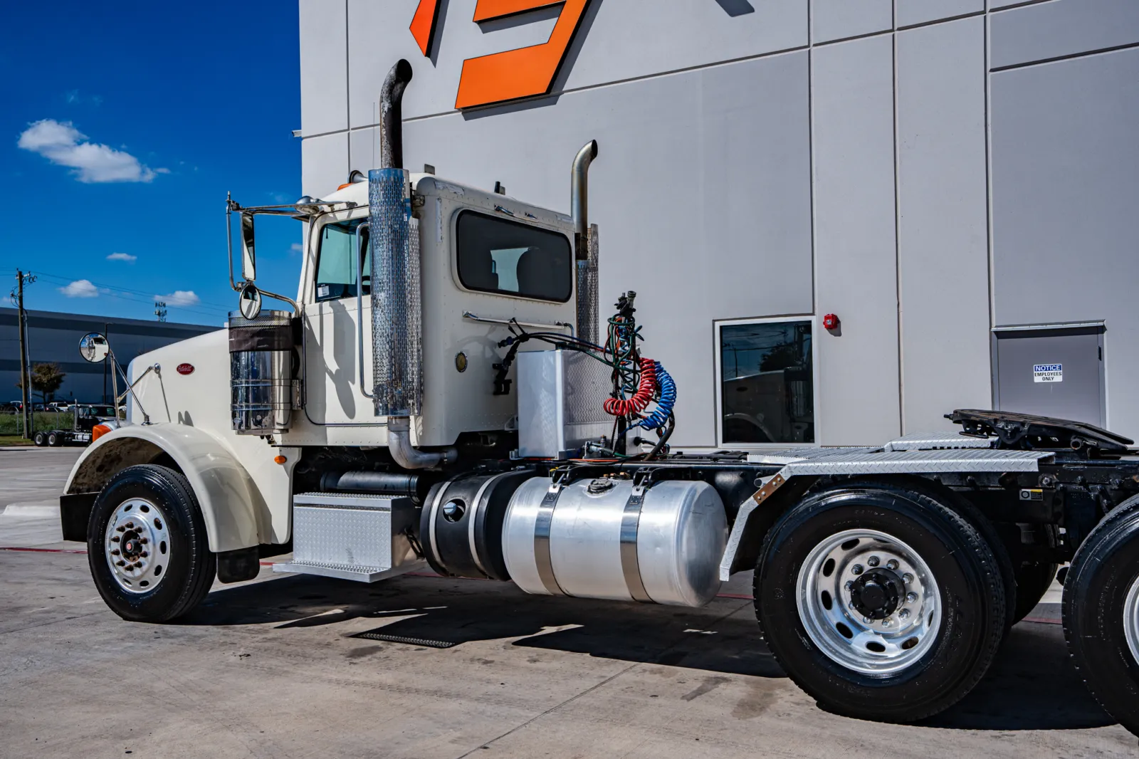 2012 Peterbilt - image 8