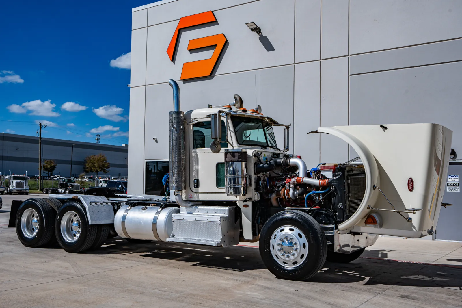 2012 Peterbilt - image 9