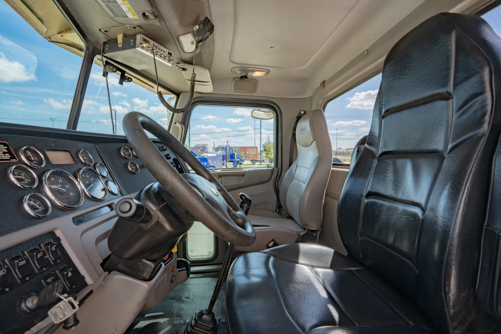 2012 Peterbilt - image 14