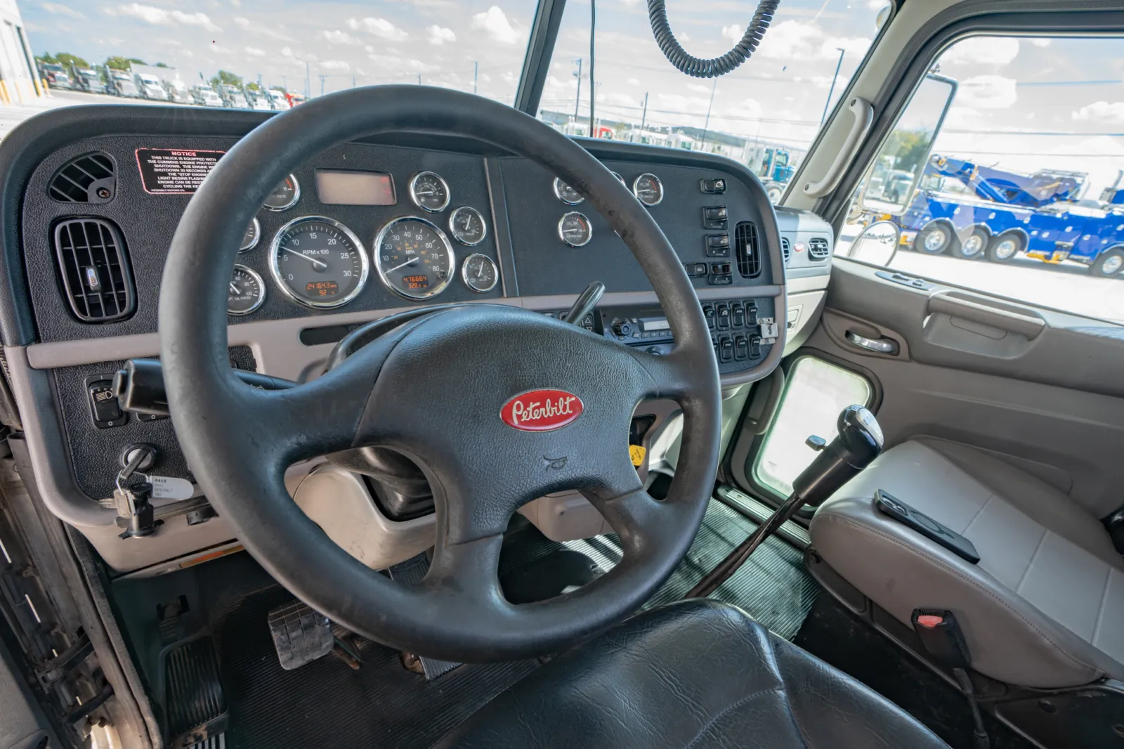 2012 Peterbilt - image 15