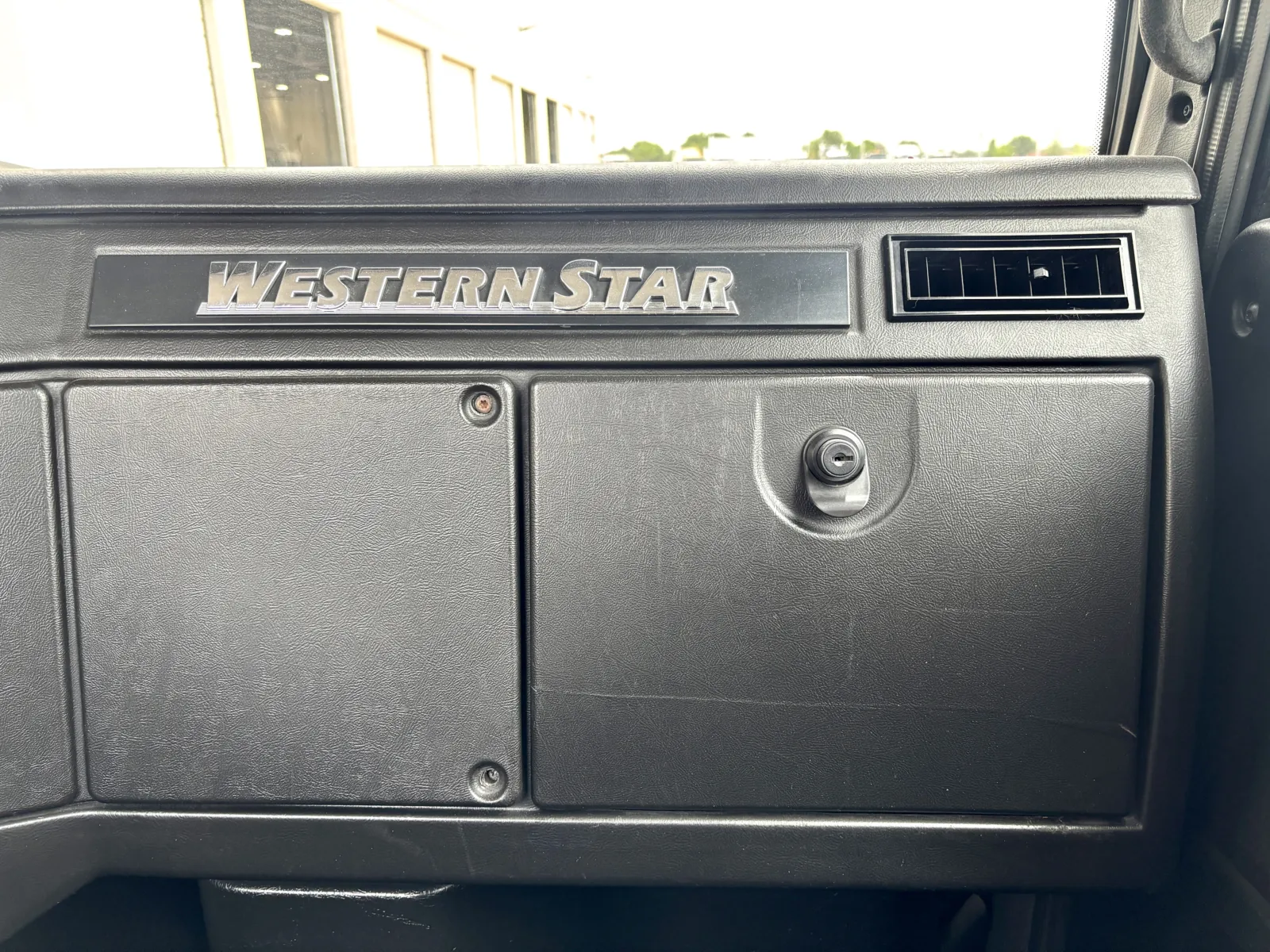 2019 Western Star 4900 - image 19