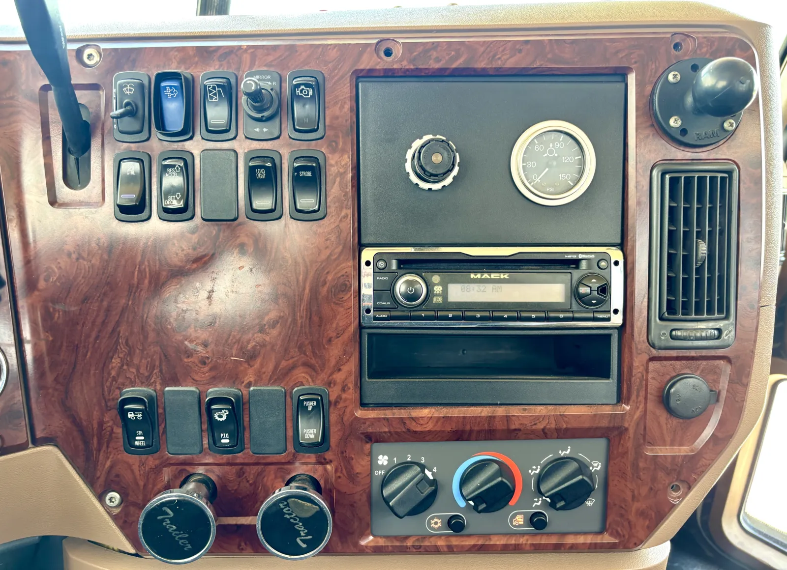 2012 Mack - image 17