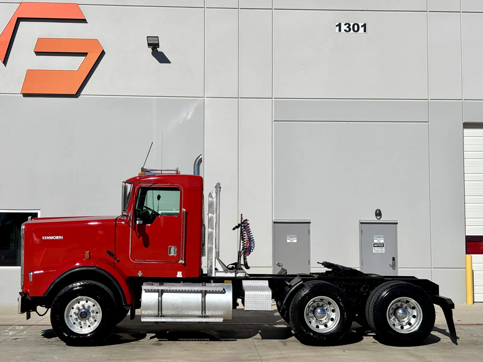 1999 Kenworth T800 - image 4