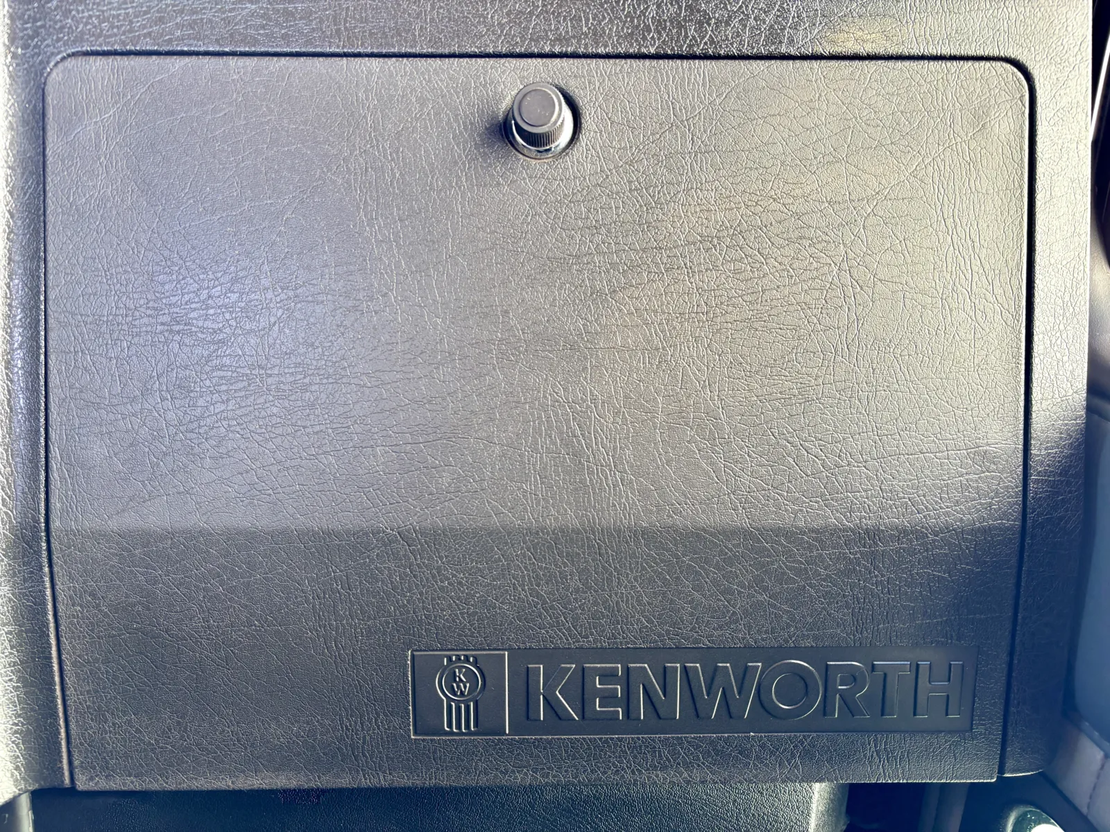 1999 Kenworth T800 - image 19