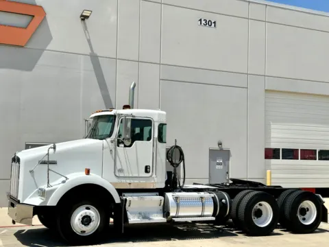 Photos of 2013 KENWORTH T800 for sale in Hutchins, TX at Forge Truck Centers - Texas