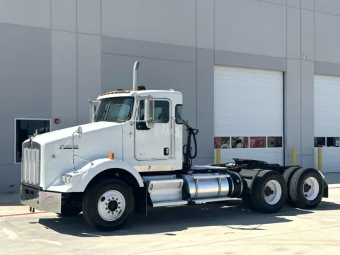 Photos of 2013 KENWORTH T800 for sale in Hutchins, TX at Forge Truck Centers - Texas