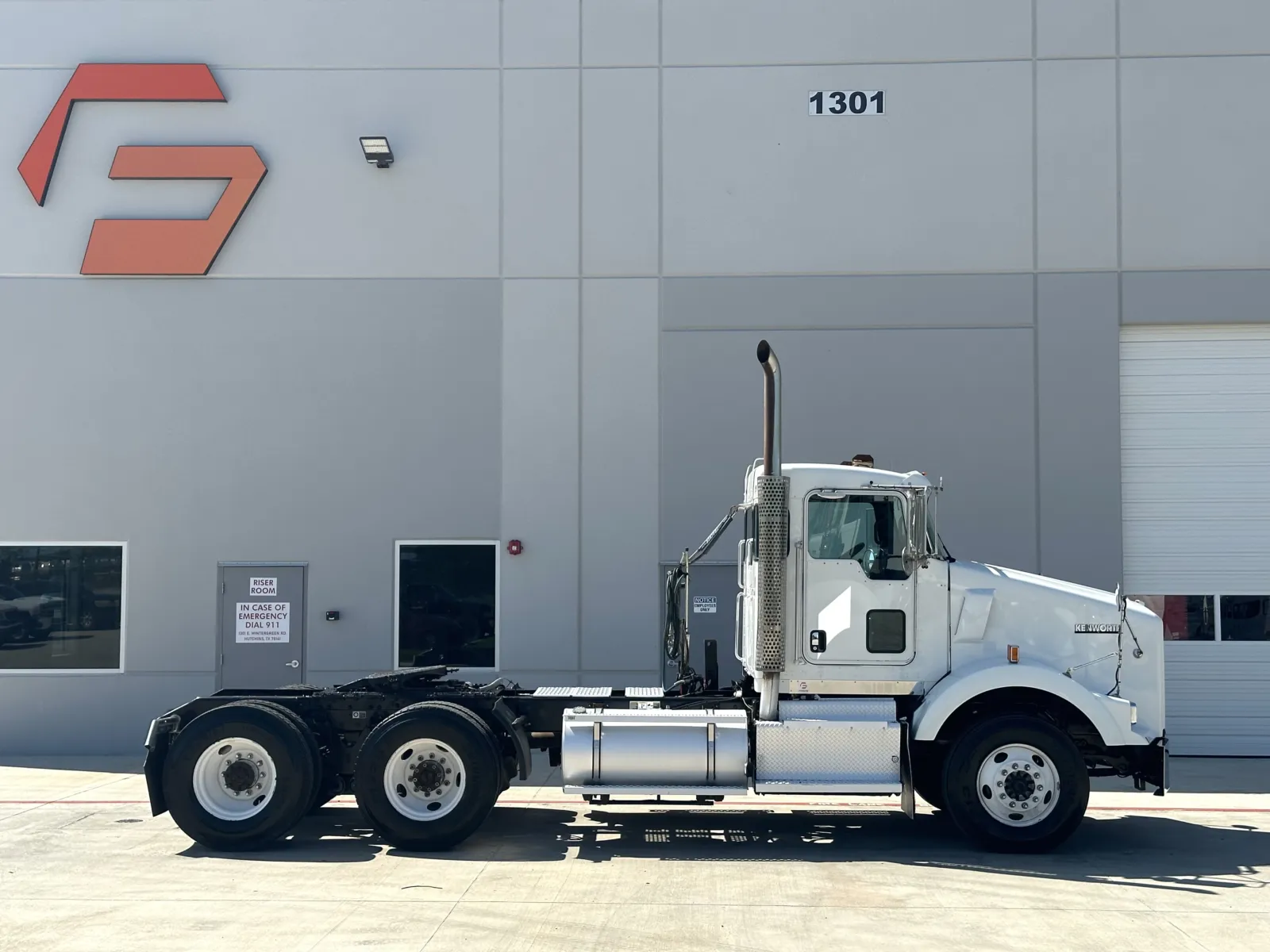 2013 Kenworth T800 - image 3