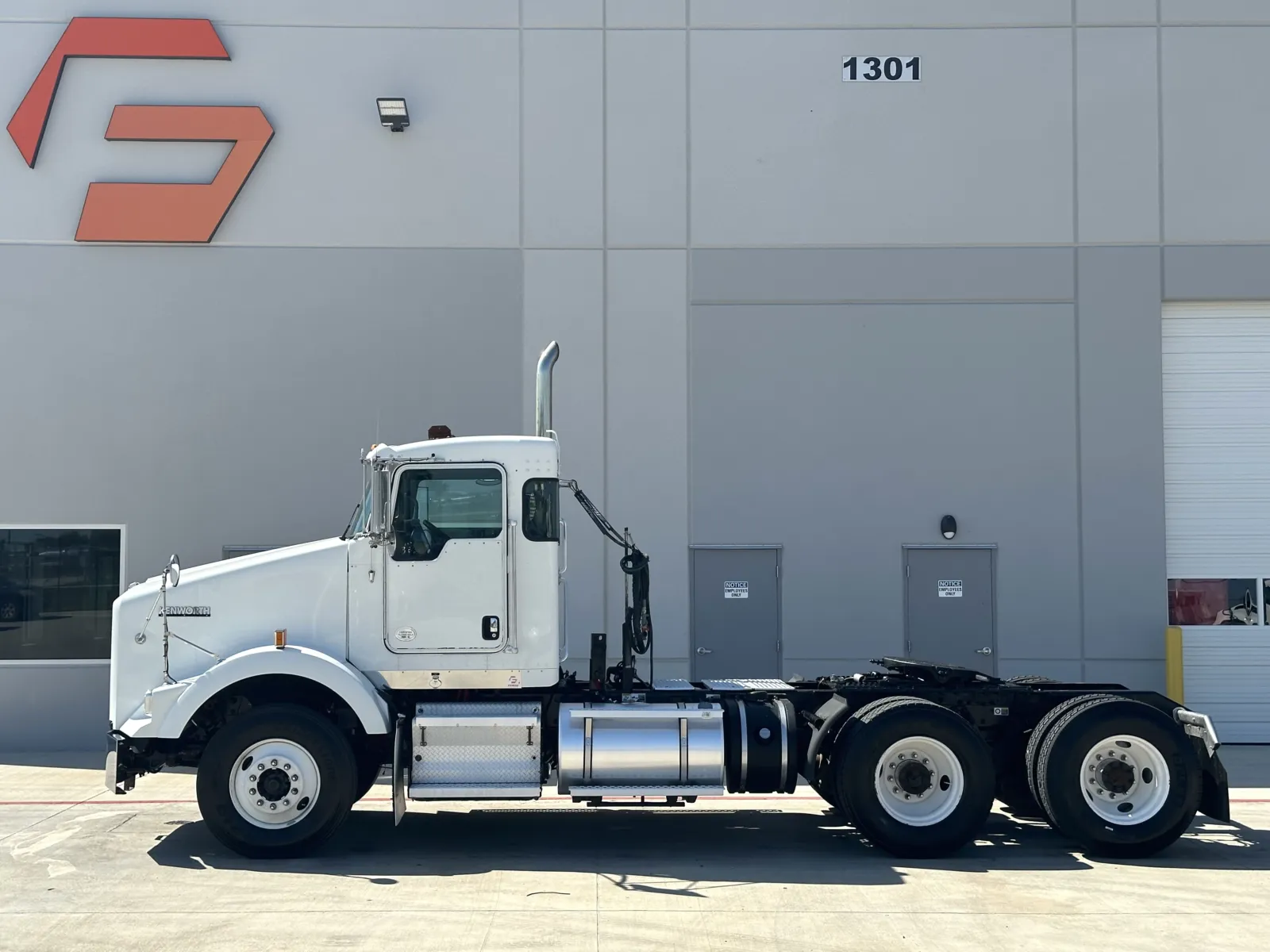 2013 Kenworth T800 - image 4