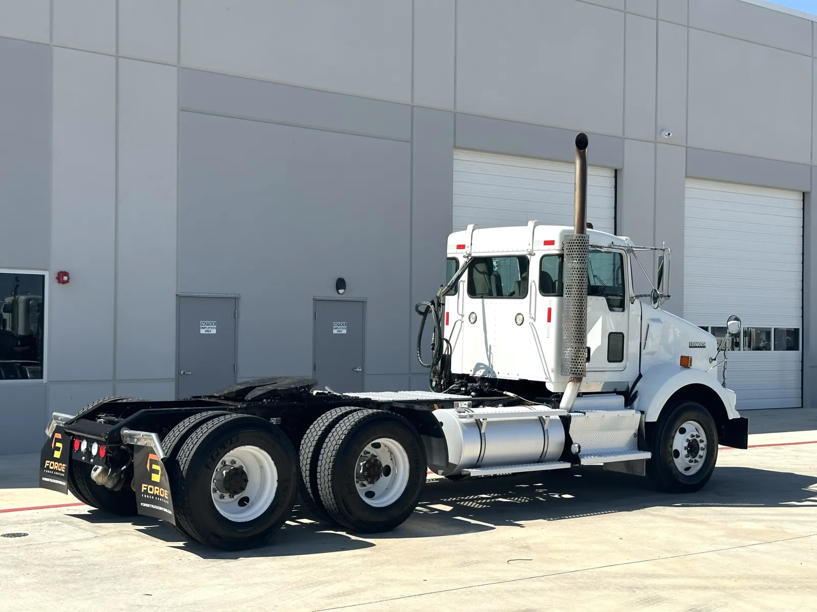 2013 Kenworth T800 - image 5