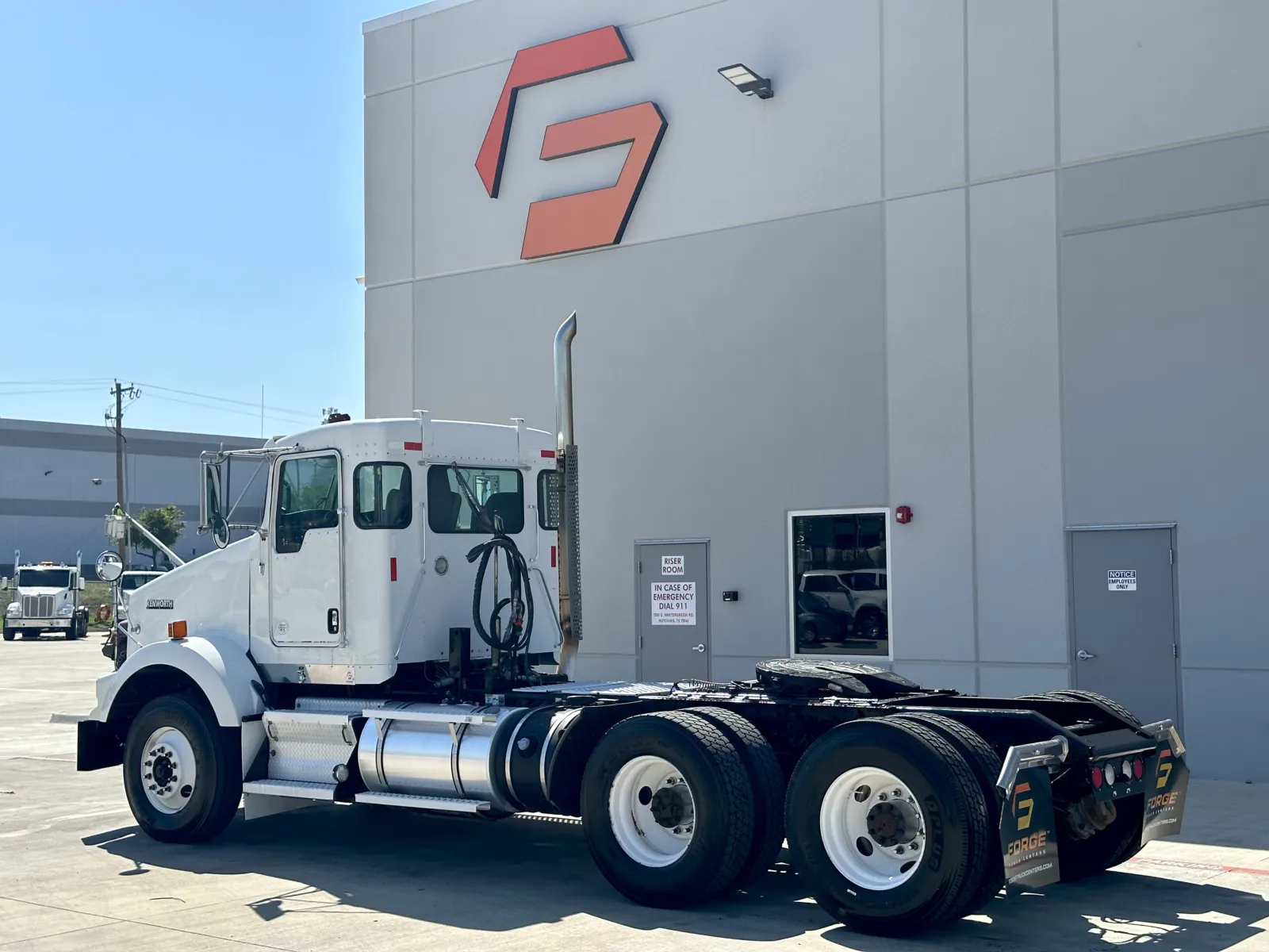 2013 Kenworth T800 - image 6