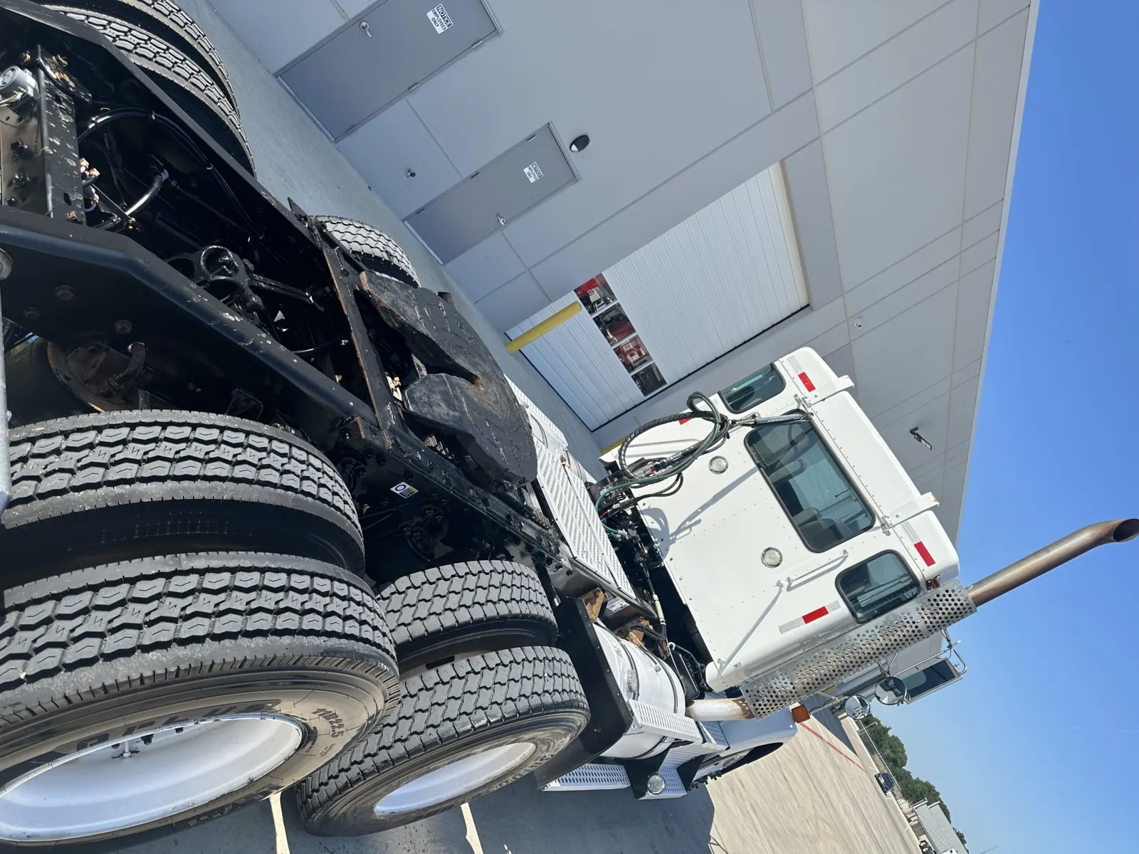 2013 Kenworth T800 - image 11