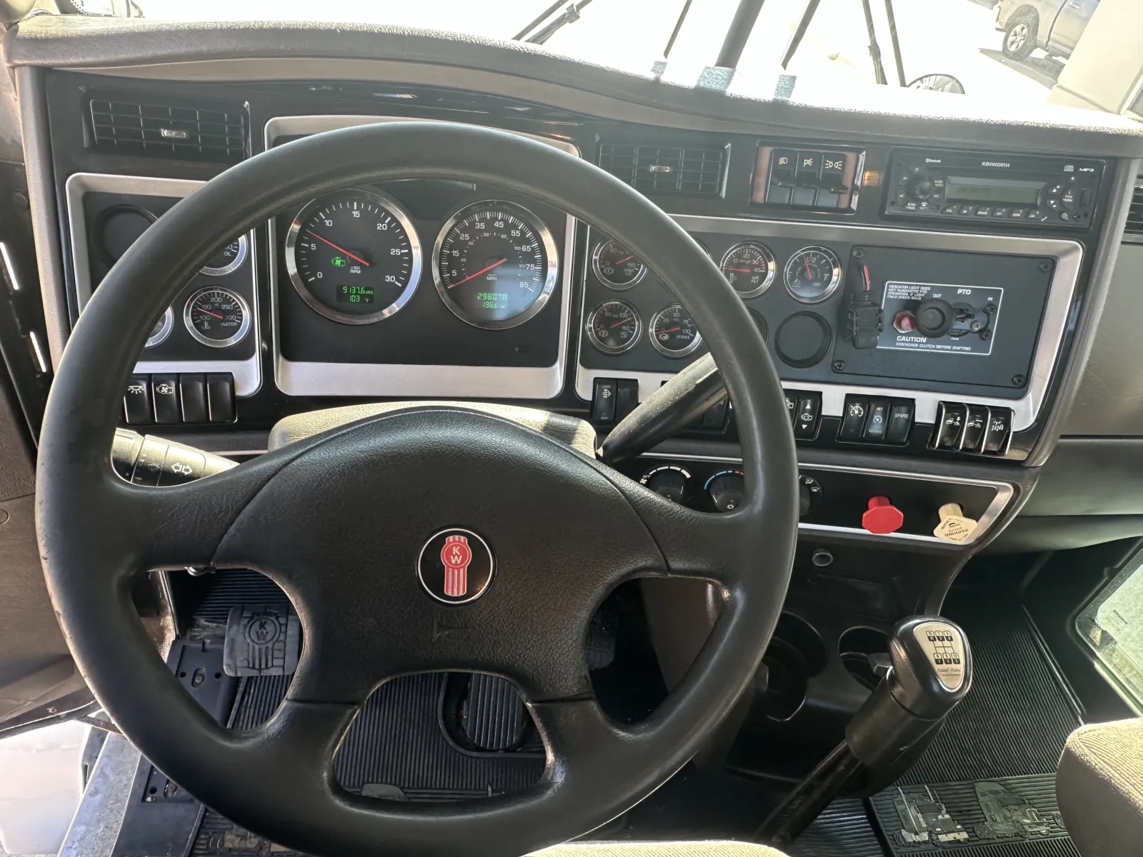 2013 Kenworth T800 - image 16